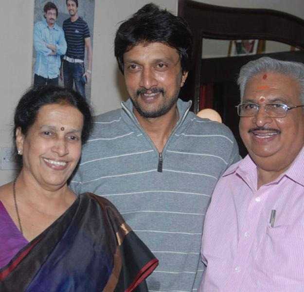 Sudeep-with-his-parents