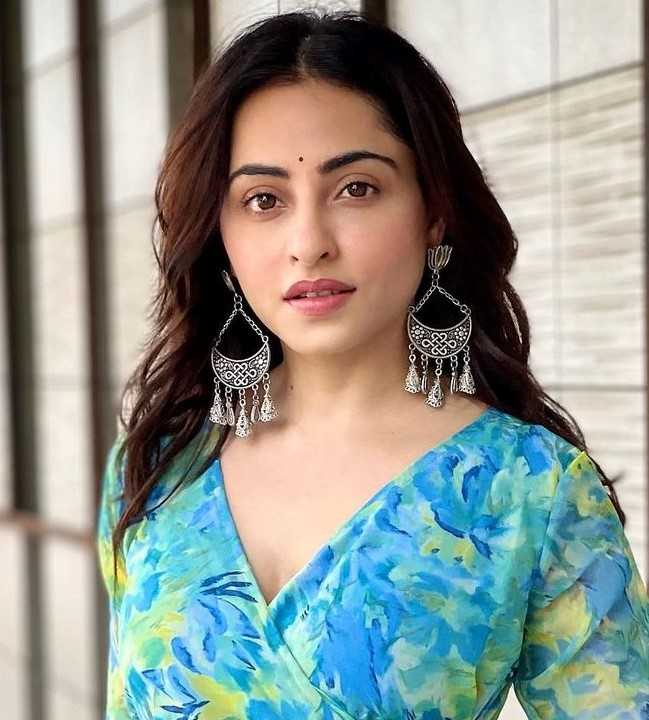 Niyati Fatnani Profile