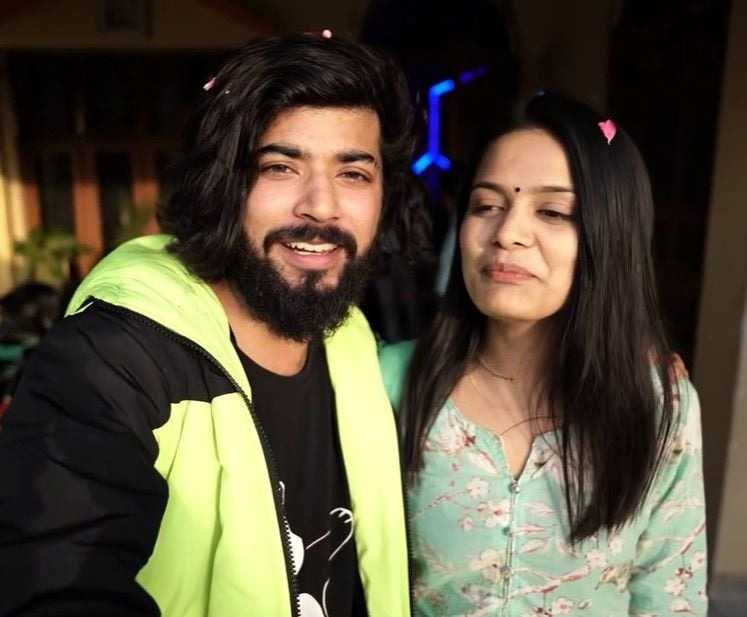 Anurag Dobhal and his girlfriend