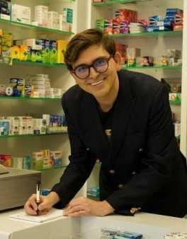 navid-sole-pharmacist