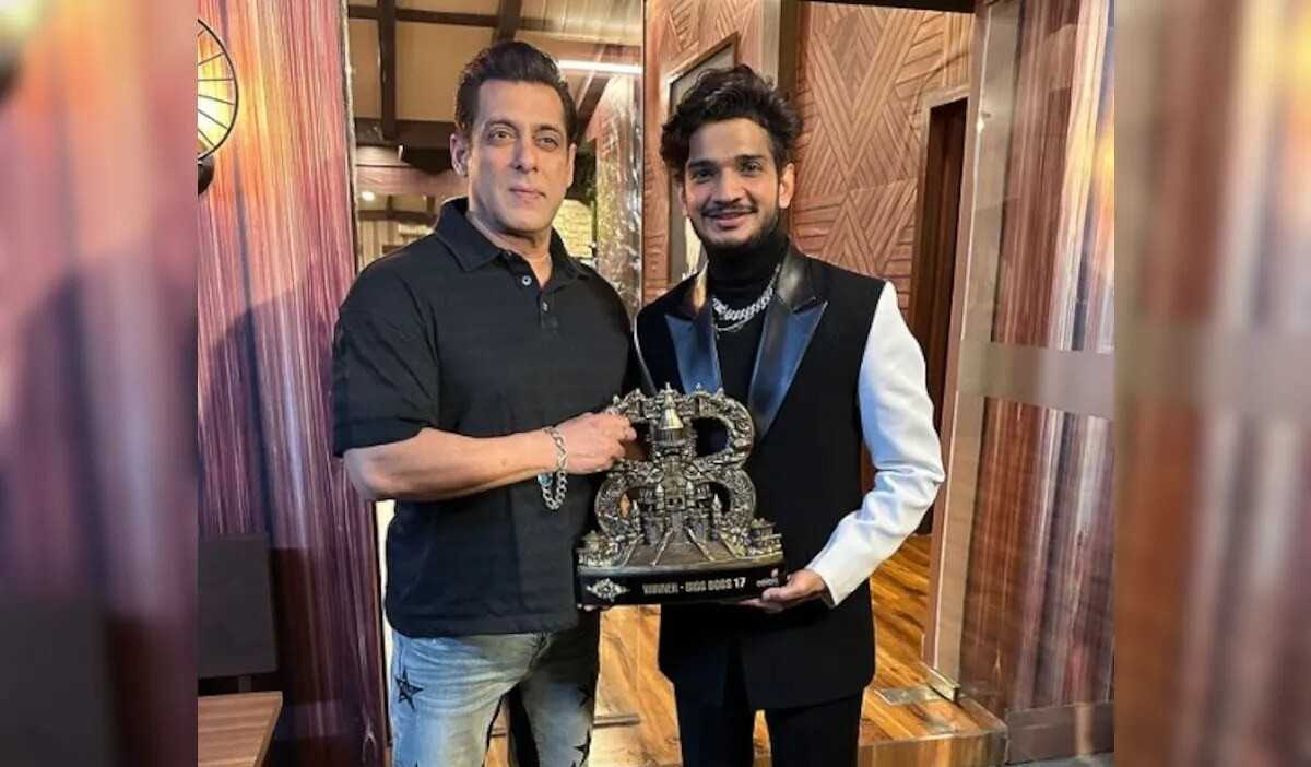 Munawar Faruqui with Bigg Boss 17 Trophy