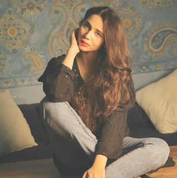 Celebrity Zara Khan - Tring India