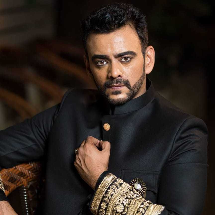 Aastad Kale Movie Star Wife, Age, Girlfriend, Biography