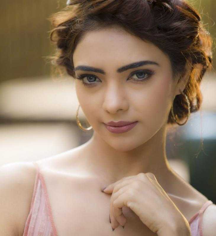 pooja banerjee hot in hatim