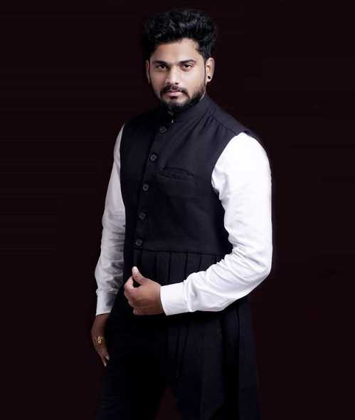 Rushikesh Ratolikar Blogger Influencer Biography Career Instagram