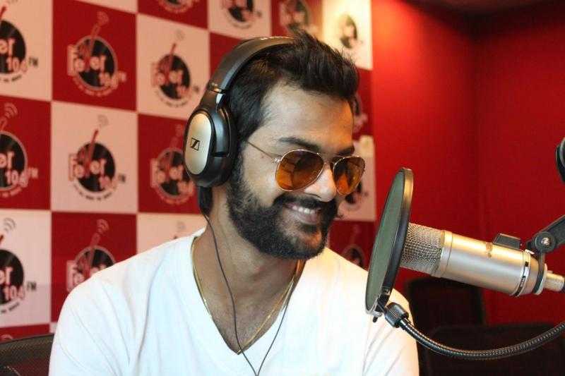 Sidhu Photos, Age, Birthday, Girlfriend, Biography