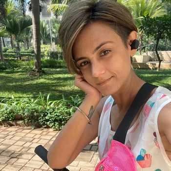 Celebrity Shweta Rohira - Tring India