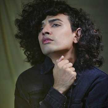 Celebrity Poojan Solanki - Tring India