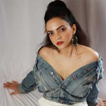 Celebrity Ayra Sharma - Tring India