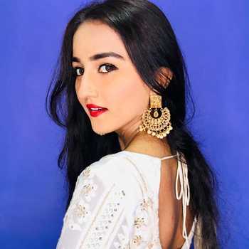 Celebrity Afsha Shaikh - Tring India