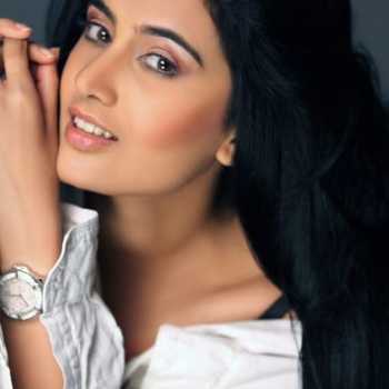 Celebrity Sai Lokur - Tring India