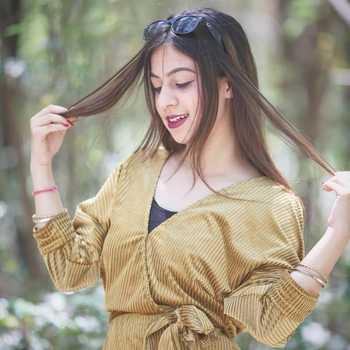 Celebrity Sabrina Kaur - Tring India