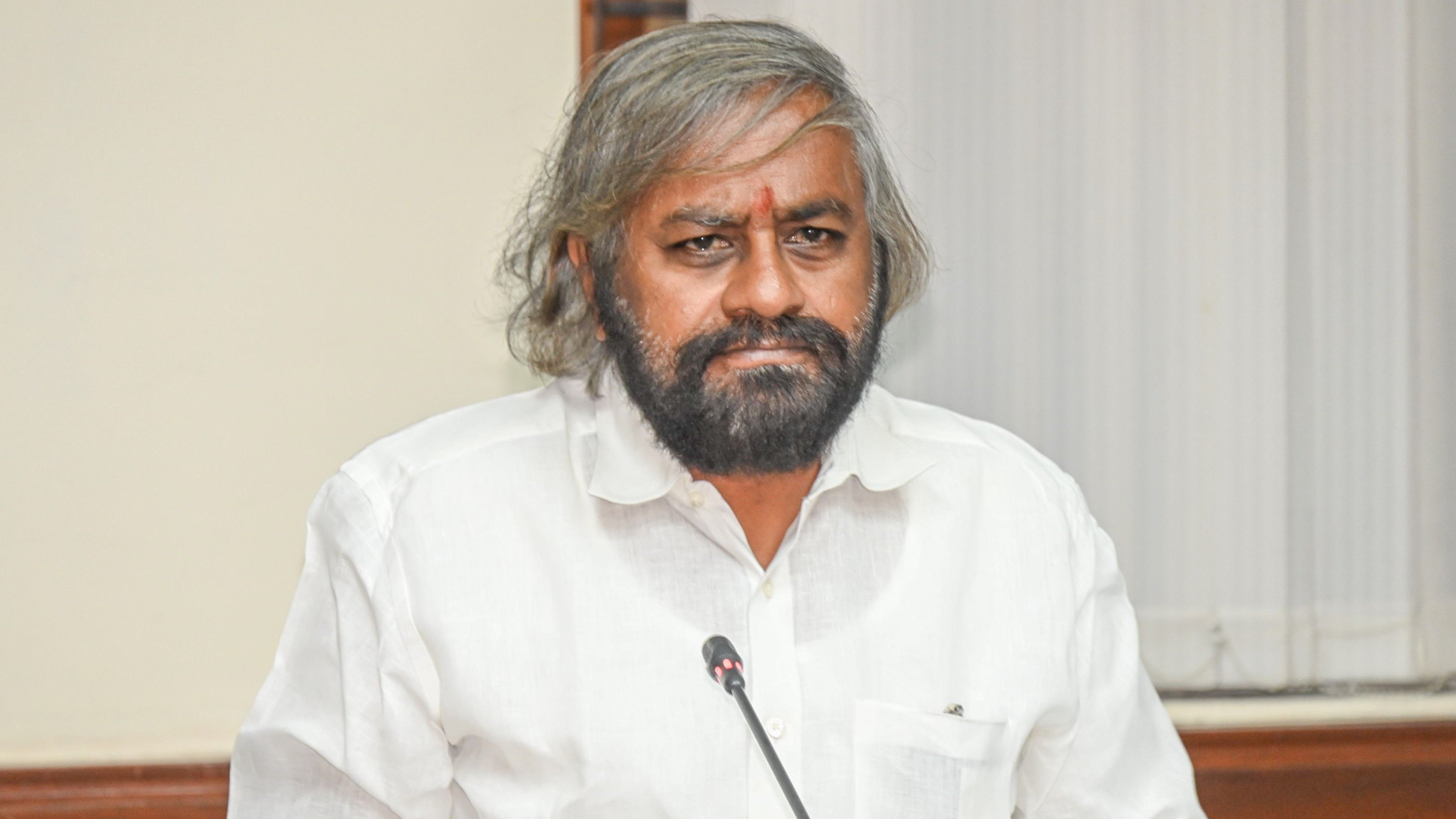 ಹಳ್ಳಕ್ಕೆ ವಿಷಯುಕ್ತ ರಾಸಾಯನಿಕ ತ್ಯಾಜ್ಯ: ಕ್ರಮಕ್ಕೆ ಈಶ್ವರ ಖಂಡ್ರೆ ಸೂಚನೆ