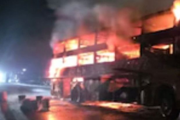 36 ಪ್ರಯಾಣಿಕರಿದ್ದ ಬಸ್ಸಿಗೆ ಬೆಂಕಿ