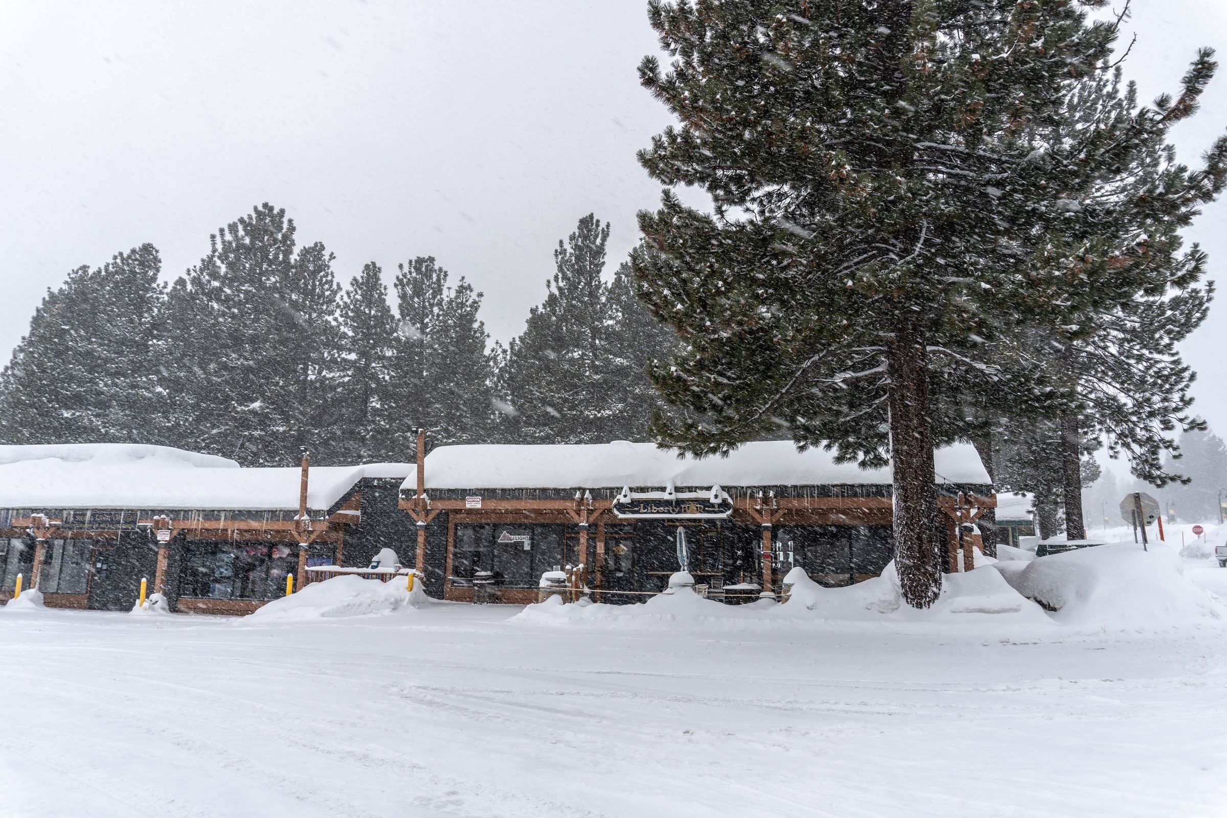 A shopping center in Mammoth - 2