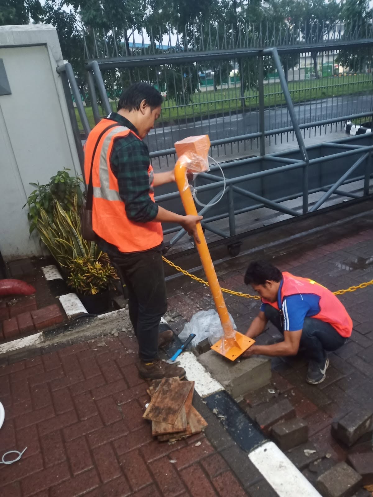 Tiang Leher Angsa Tap Card