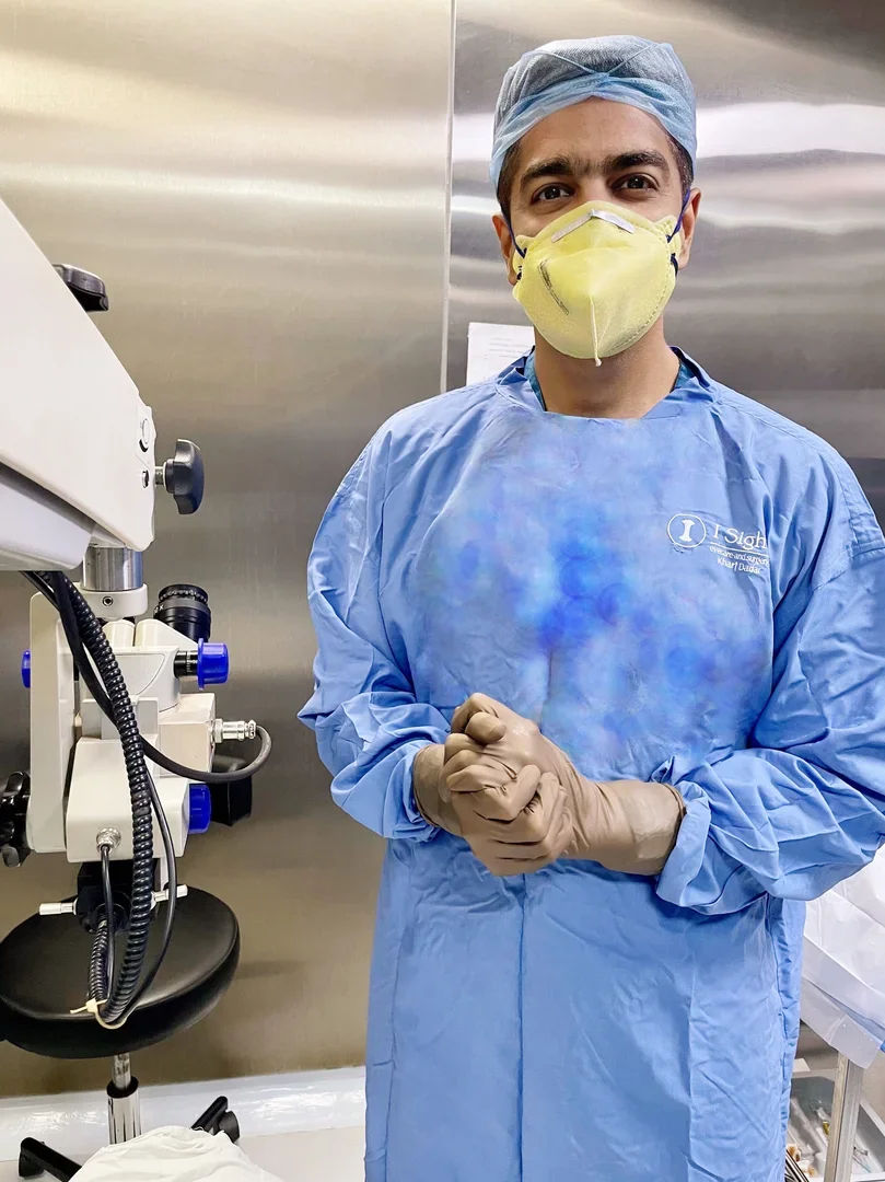 Dr. Nikhil Nasta in the operating theatre, iSight Eye Care