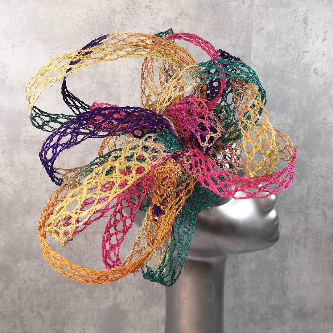 Chapeau Boucles multicolores Jardin de la Mode Paris Chapelier Modiste - Nadine Perez