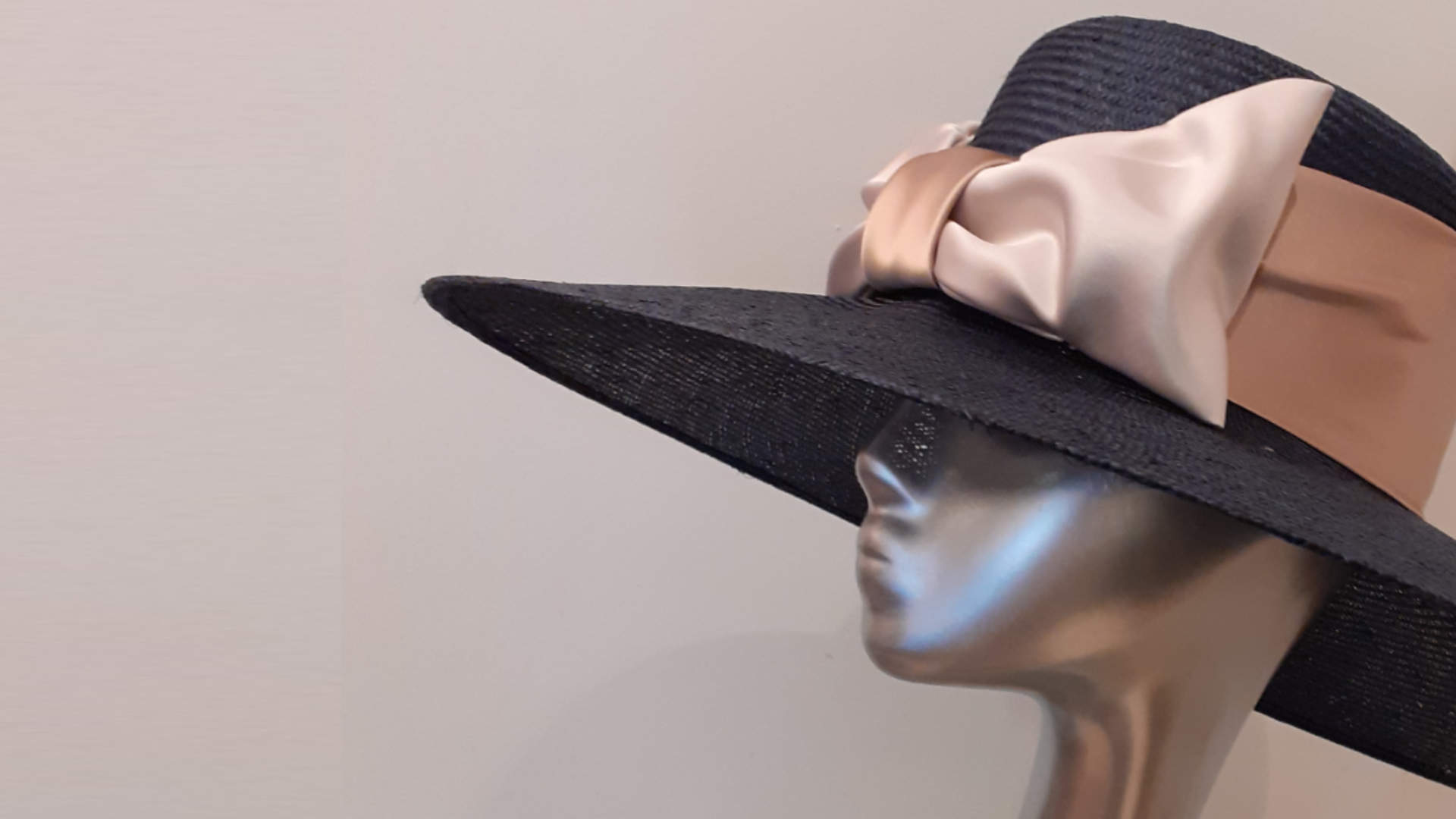 For more than 30 years, Jardin de la Mode has been renewing the vision of the hatter