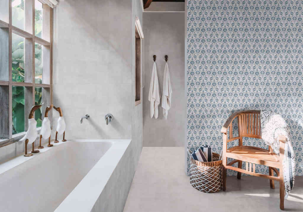 White,and,modern,bathroom,interior,with,chair,,plaid,,towels,on