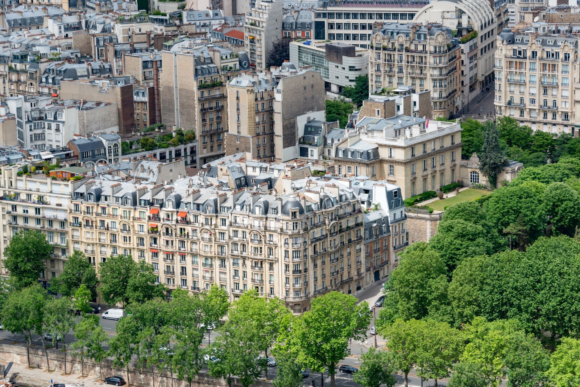 Neighborhoods to Avoid in Paris (Or Approach With Caution) - Paris blog