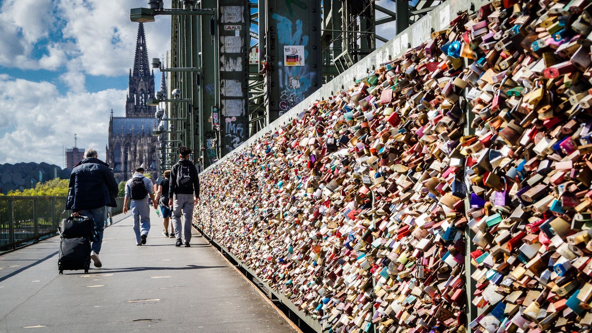 Cologne CityTour vs Walking — Which Is Better? - cologne city tour blog