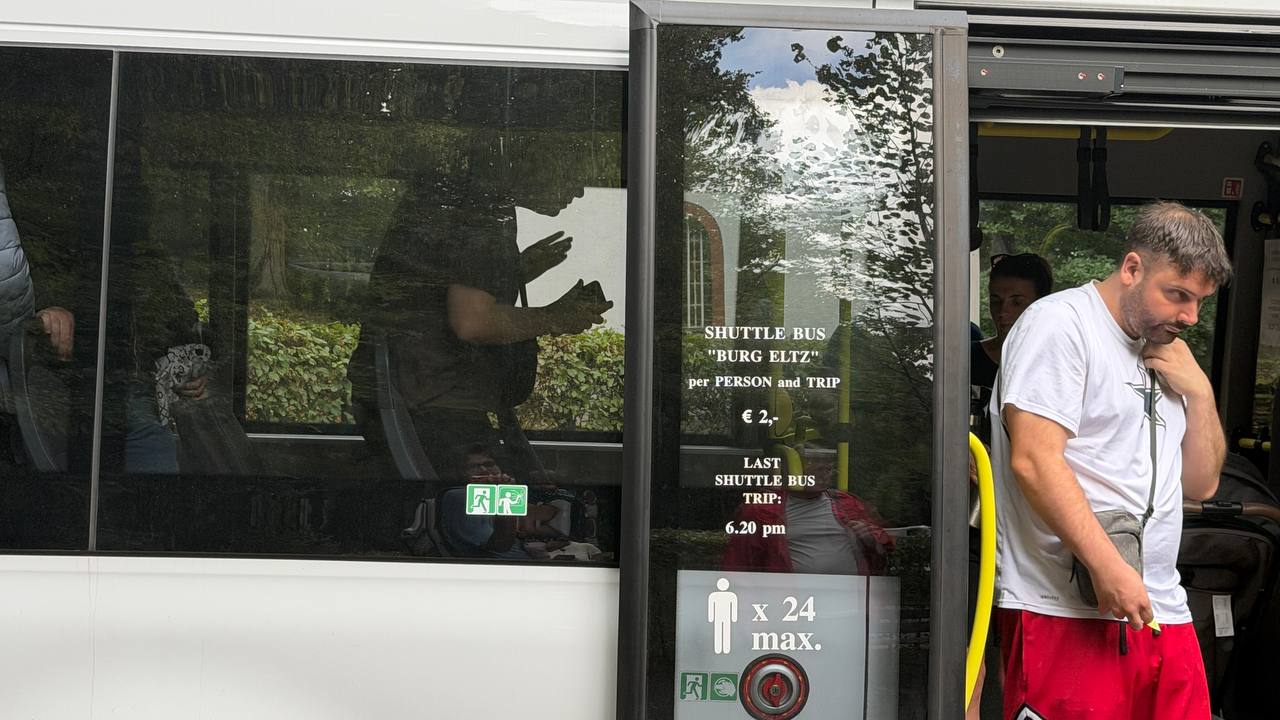 Shuttle bus door sign: Burg Eltz shuttle €2 per person, last trip 6.20 pm