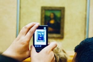 Louvre Monalisa Chasing Whereabouts