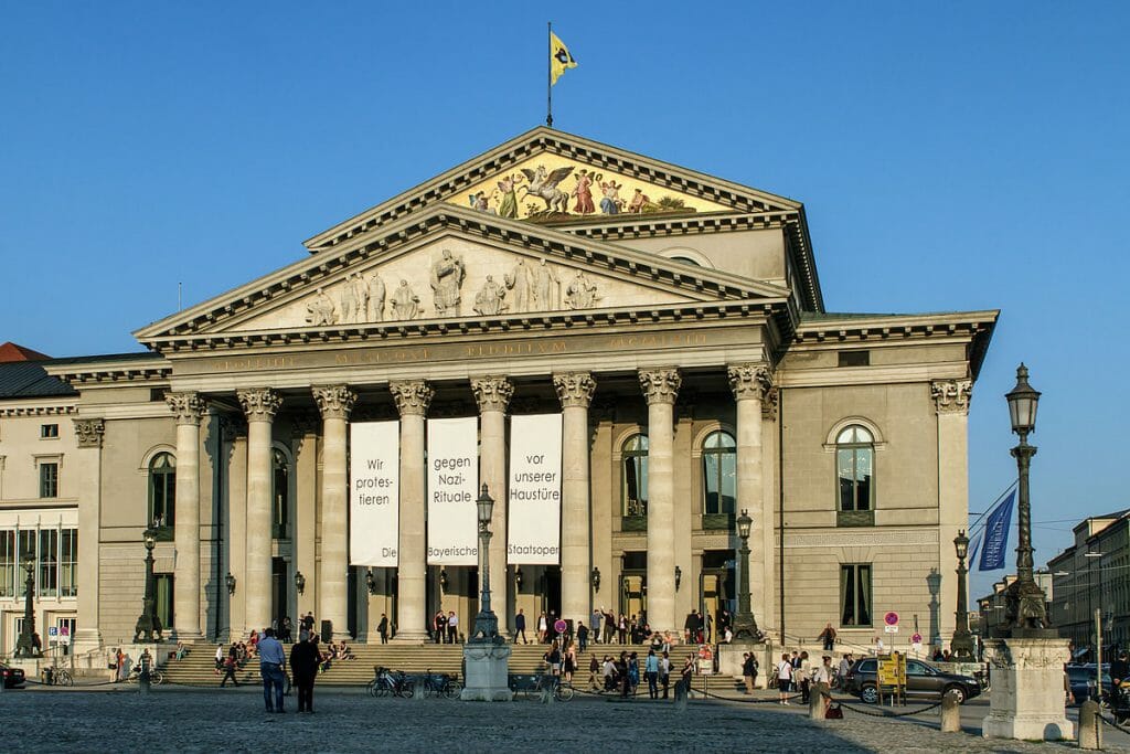 1200px Bayerische Staatsoper Munchen 2013