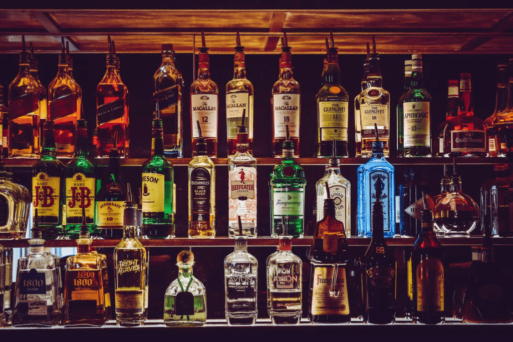 Things to do in London Alone | Free Guide - Go on a pub crawl (or just go out for dinner)