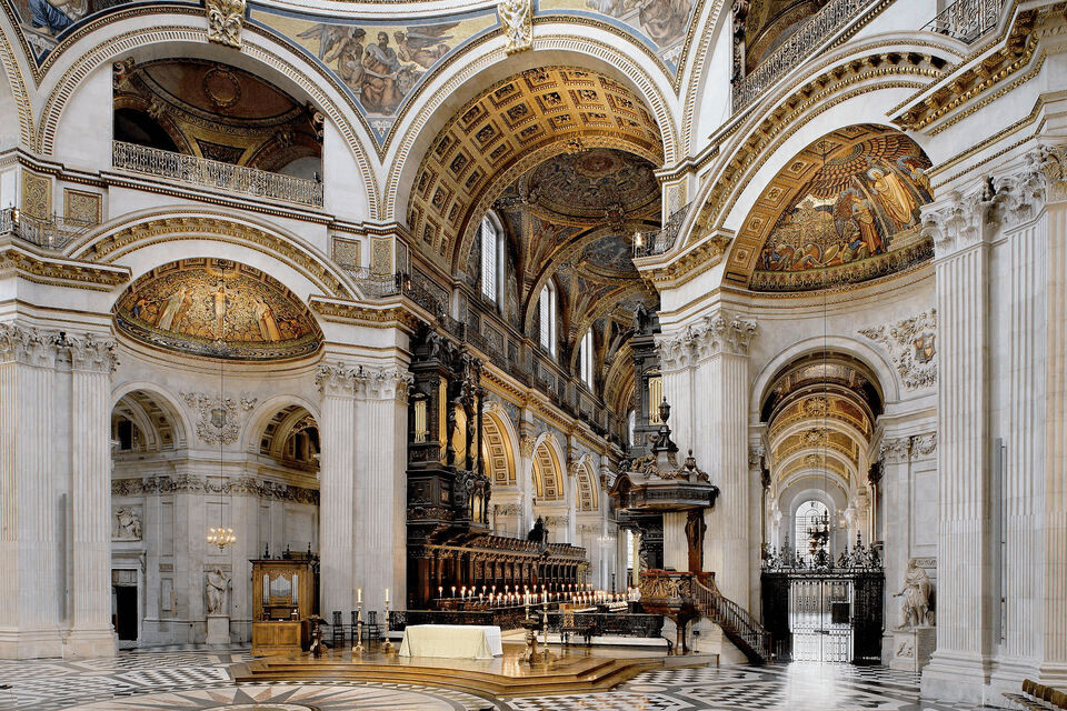 Things to do in London Alone | Free Guide - Visit St Paul's Cathedral and go up to the Whispering...