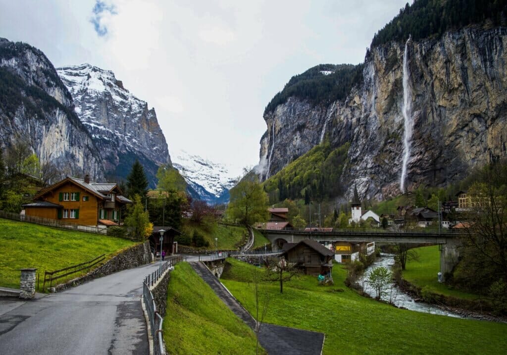 Lauterbrunnen Day Trip from Zurich- Free tour guide - Zurich to Lauterbrunnen by Car