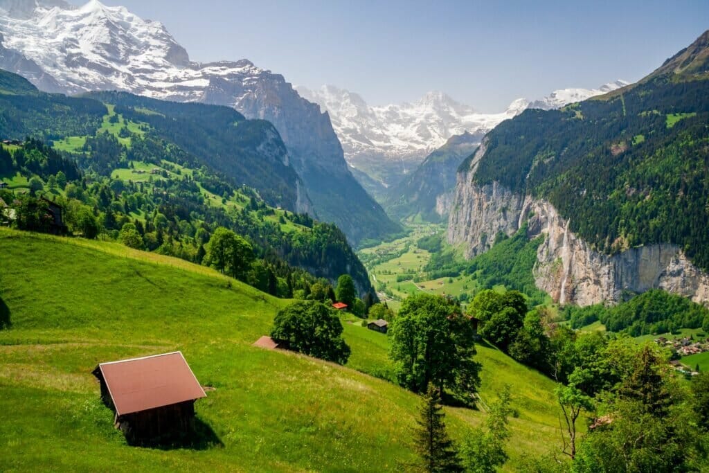 Lauterbrunnen Day Trip from Zurich- Free tour guide - How to get from Zurich To Lauterbrunnen