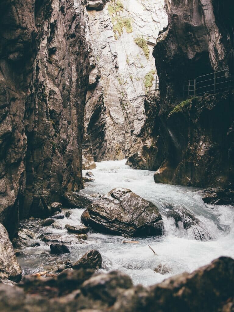 Raph Howald Lbvhcbmleyg Unsplash