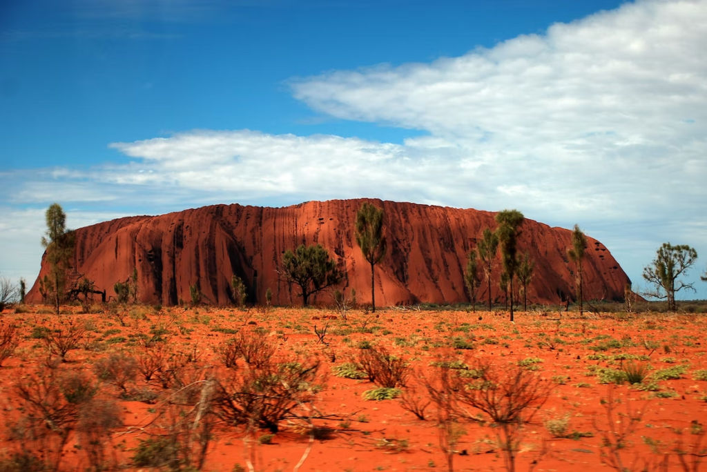 ย Are visitors allowed on Uluru?