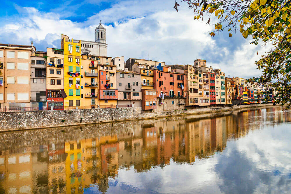 >- - Day Trip from Barcelona to Girona Catalan
