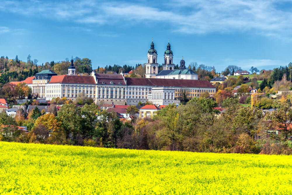 Top Things to Do in Linz Austria for Unforgettable Experience - Exploring the Historical Charm of...