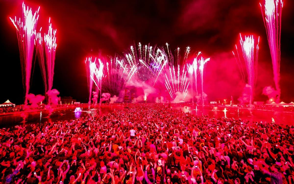 Awesome Things to do in Paris that you can't miss - Attend the Versailles Electro Music Festival