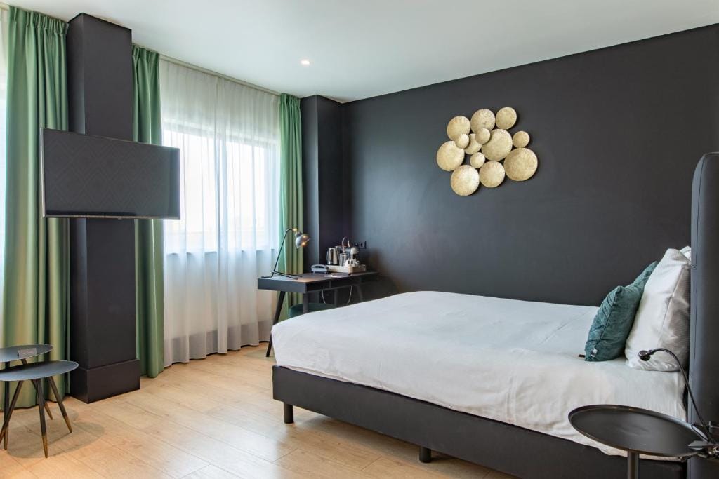 Best Hotels In Rotterdam 11