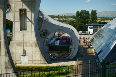 Lifting a boat with the Falkirk Wheel