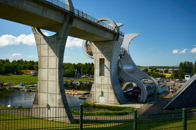 Falkirk Wheel in action - lifting a boat