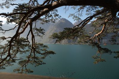 Hiking around Urnersee lake (part of Lake Lucerne)