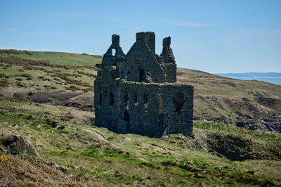 Sky Mountain Natural landscape Highland Building Grass