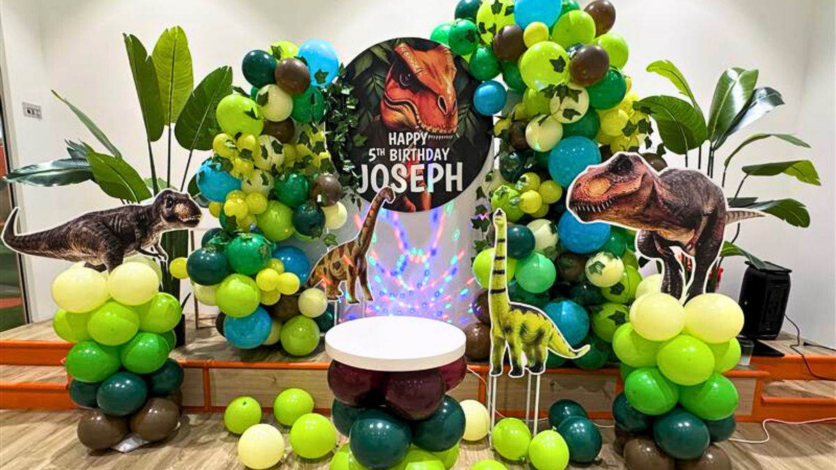 dinosaur birthday theme