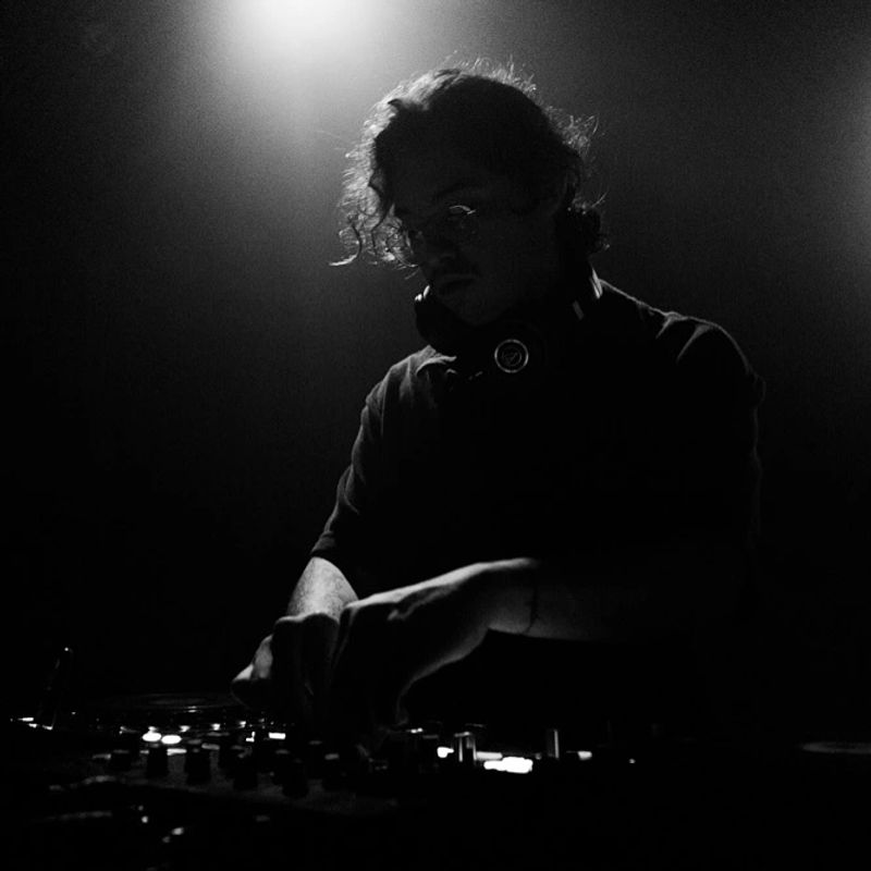Dj Siniestro — Let's Move