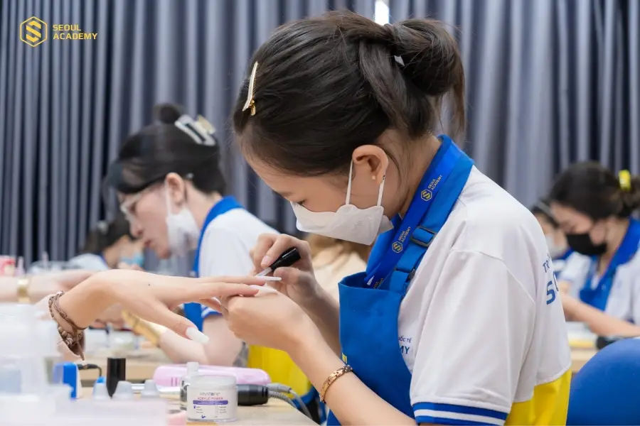 Học xong cấp 3 nên học nghề gì? Hướng dẫn chọn nghề phù hợp