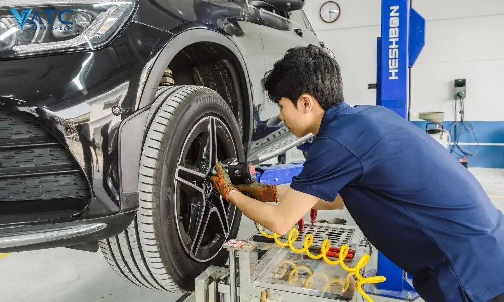 Học xong cấp 3 nên học nghề gì? Hướng dẫn chọn nghề phù hợp