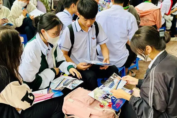 Học xong cấp 3 nên học nghề gì? Hướng dẫn chọn nghề phù hợp