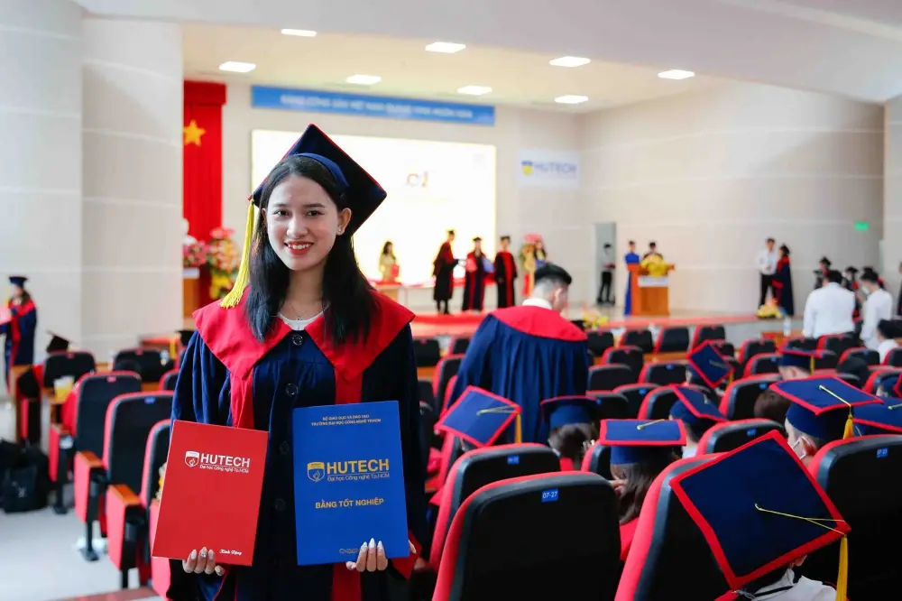 Làm Bằng đại học HUTECH - Chìa khóa cho sự nghiệp thành công