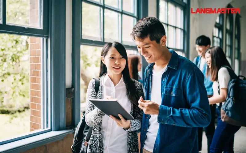 Sinh viên nên đi làm thêm hay không? Lợi ích và thách thức